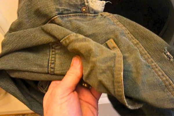 How to Wash Greasy Clothes Easily