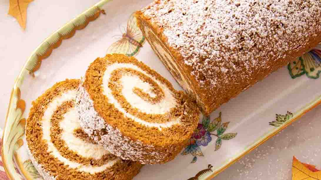 Easy Pumpkin Cake Roll Recipe | DIY Joy Projects and Crafts Ideas