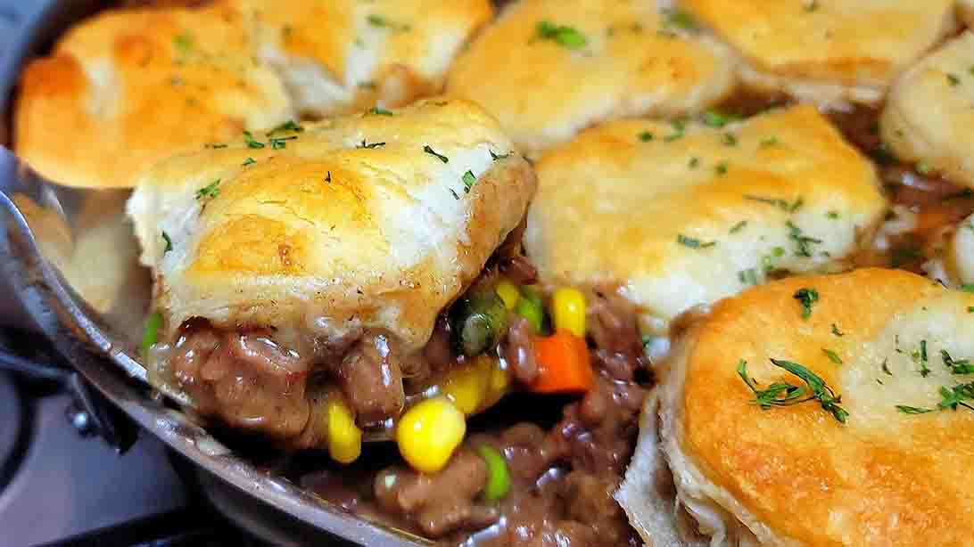 One-Pan Beef Pot Pie Recipe | DIY Joy Projects and Crafts Ideas