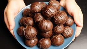 3-Ingredient Christmas Chocolate Balls