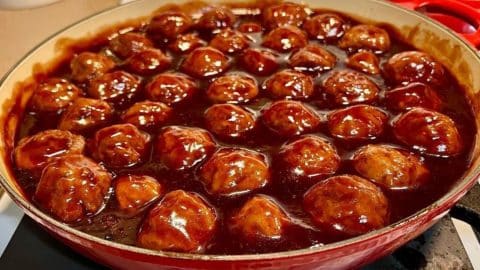 3-Ingredient Grape Jelly Meatballs | DIY Joy Projects and Crafts Ideas