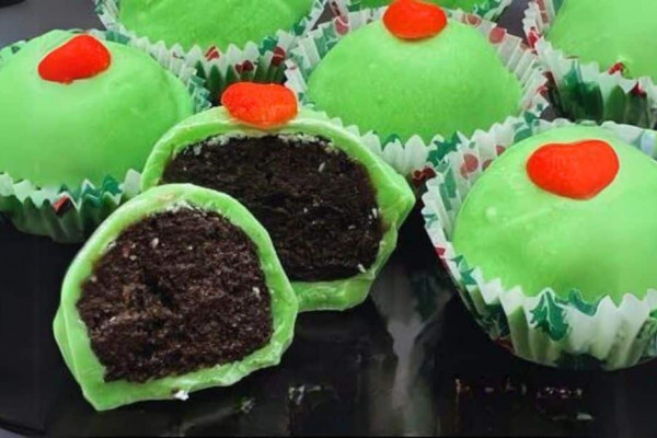 4-Ingredient Grinch Mint Truffles