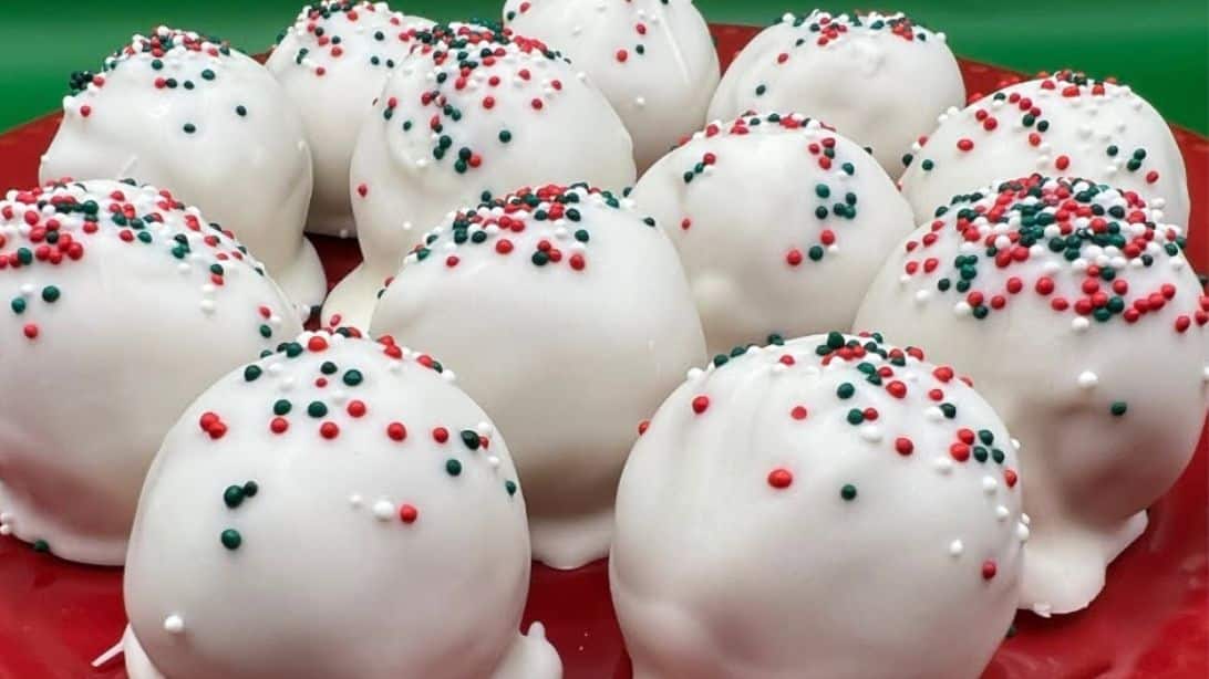 5-Ingredient Peanut Butter Snowballs | DIY Joy Projects and Crafts Ideas