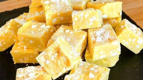 6-Ingredient Lemon Meringue Fudge Recipe | DIY Joy Projects and Crafts Ideas