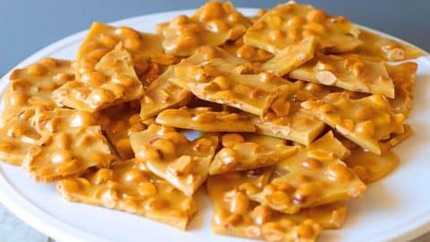 Classic Homemade Peanut Brittle Recipe | DIY Joy Projects and Crafts Ideas