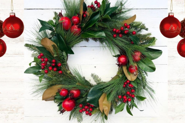 DIY Christmas Wreath With Pomegranates