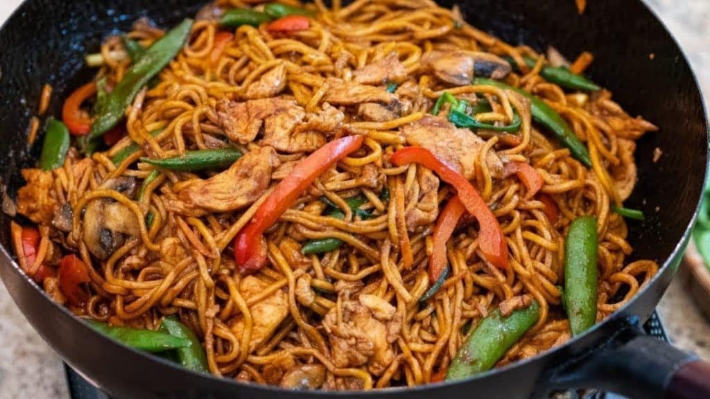 Easy 15-Minute Chicken Lo Mein Recipe