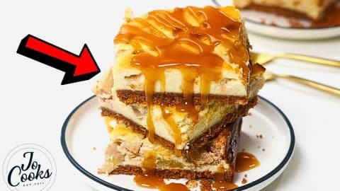 Easy-to-Make Apple Pie Cheesecake Bars | DIY Joy Projects and Crafts Ideas