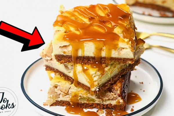 Easy-to-Make Apple Pie Cheesecake Bars