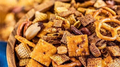 Homemade Party Chex Mix | DIY Joy Projects and Crafts Ideas