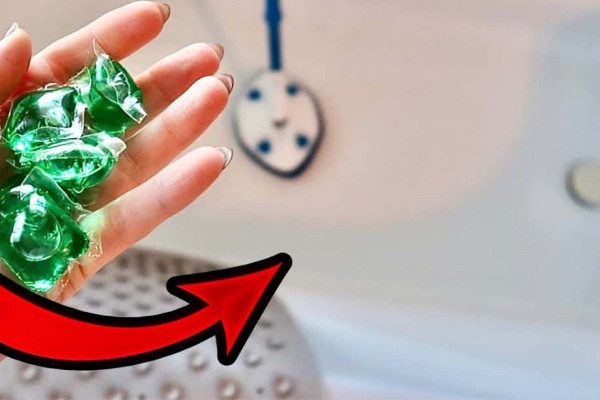 How To Clean Your Bath Tub With A $1.25 Trick
