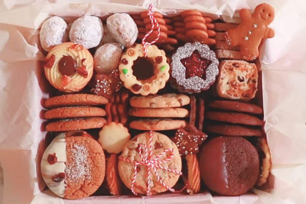 How to Make 10 Holiday Cookies from 1 Dough