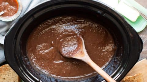 Easy Slow Cooker Apple Butter Recipe | DIY Joy Projects and Crafts Ideas