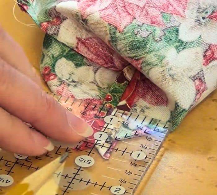 How to Make a Fabric Gift Bag For Christmas