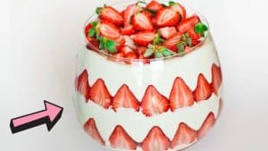 Easy Strawberry Trifle Recipe