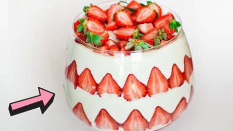 Easy Strawberry Trifle Recipe | DIY Joy Projects and Crafts Ideas