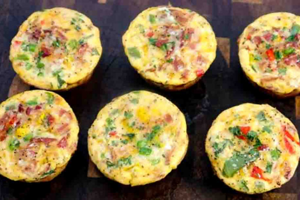 Breakfast Muffins with Hash Browns, Egg, and Bacon