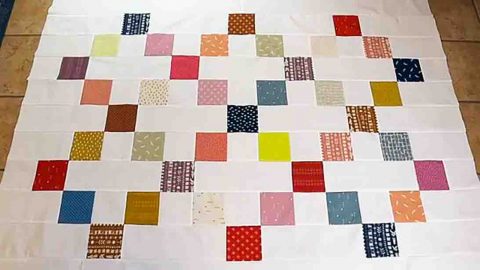 One Charm Pack Quilt Pattern for Beginners | DIY Joy Projects and Crafts Ideas