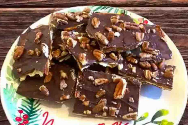 Easy Christmas Dessert Crack Recipe