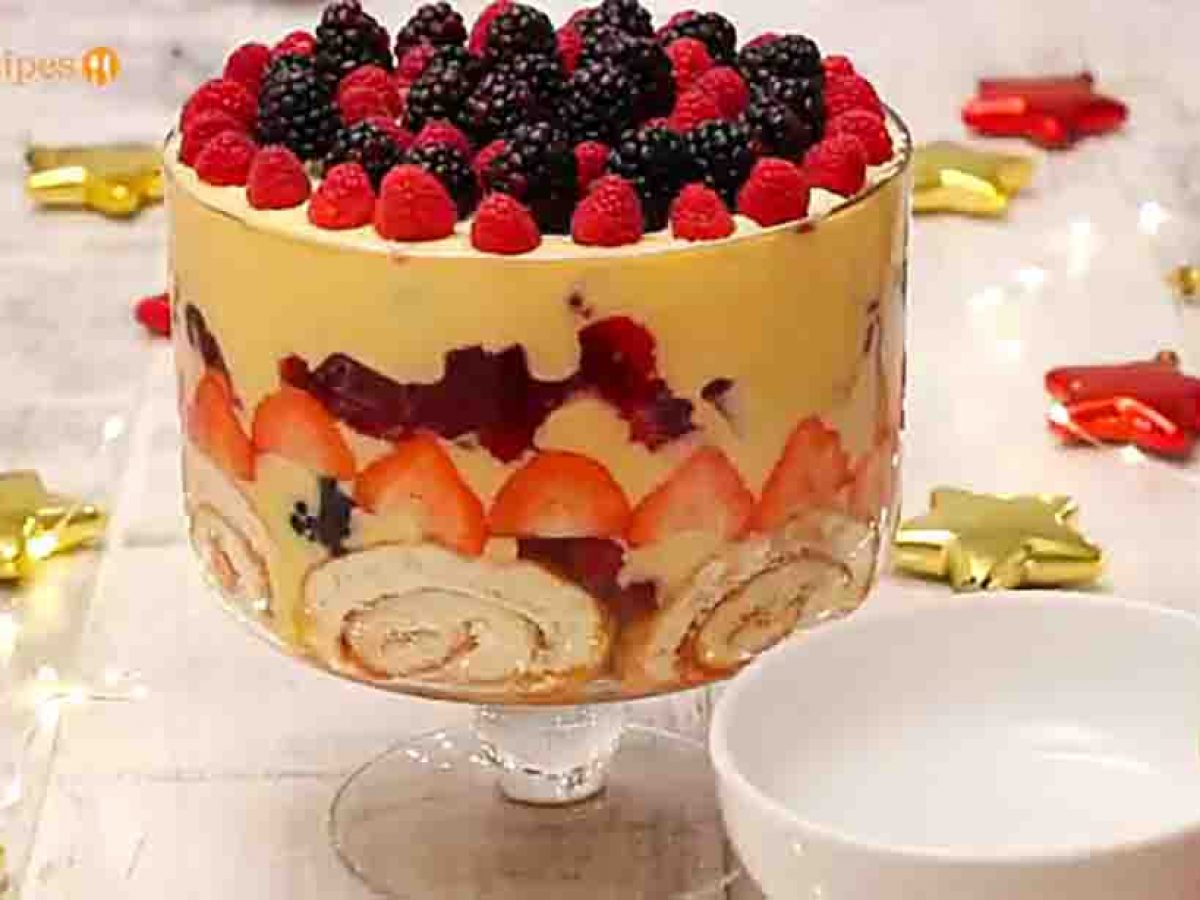 Classic Christmas Trifle Recipe - DIY Joy