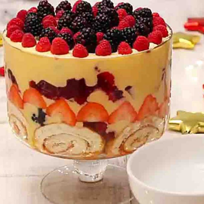 Classic Christmas Trifle Recipe - DIY Joy
