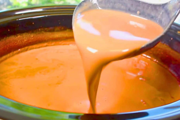 5-Ingredient Crockpot Hot Chocolate Recipe