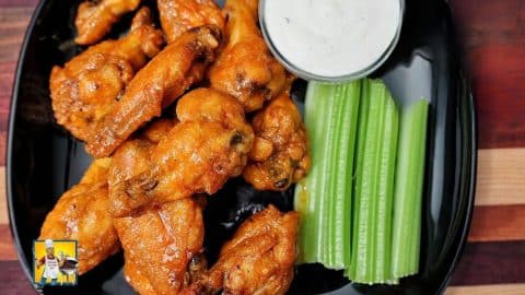 Buffalo Chicken Wings Made Easy in the Oven | DIY Joy Projects and Crafts Ideas