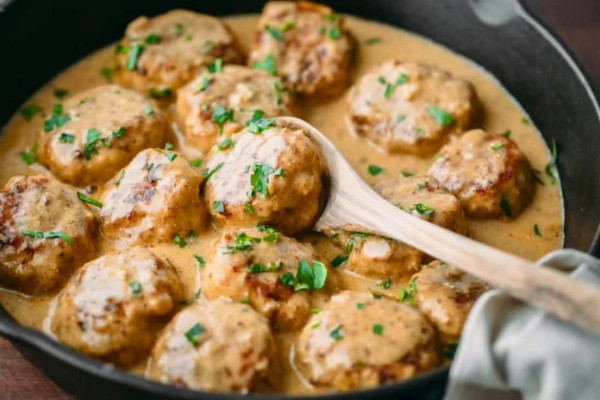 Chicken Meatballs in a Cream Sauce