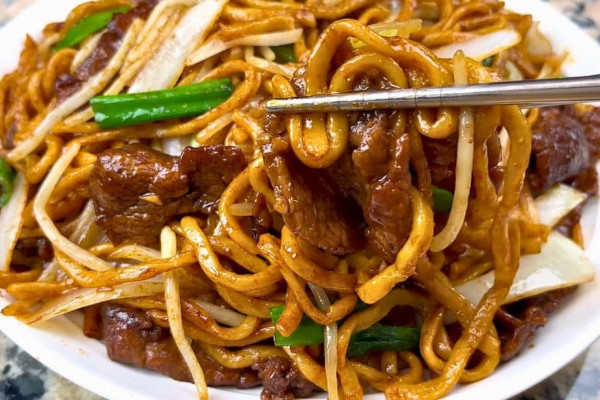 Chinese Takeout Beef Chow Mein (1)