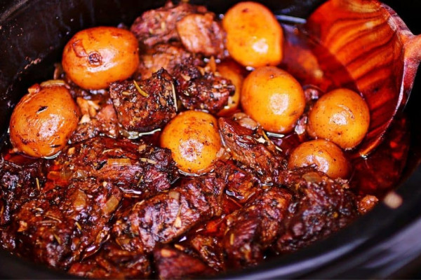 Easy Crockpot Garlic Butter Beef & Potatoes Recipe