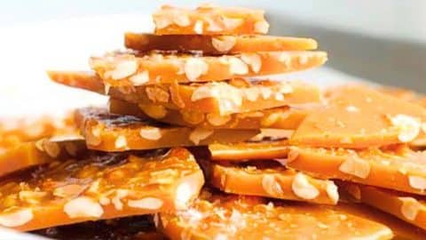 Easy Old-Fashioned Peanut Brittle Recipe | DIY Joy Projects and Crafts Ideas