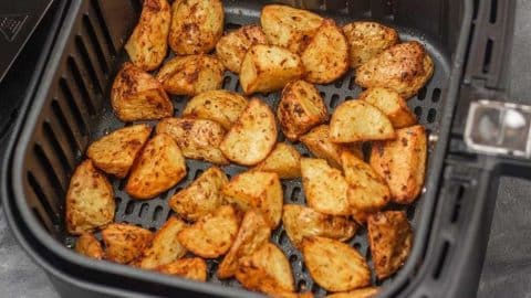 How to Make Crispy Air Fryer Potatoes | DIY Joy Projects and Crafts Ideas