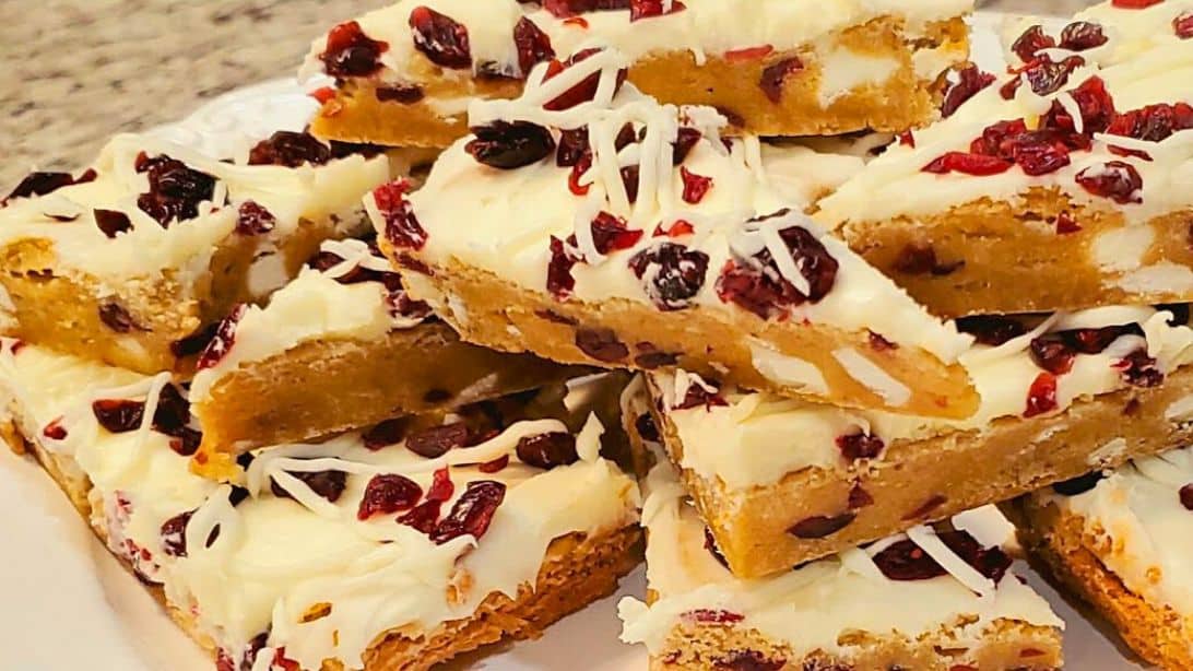 Starbucks Copycat Cranberry Bliss Bars | DIY Joy Projects and Crafts Ideas