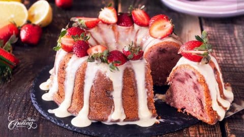 Strawberry Lemon Bundt Cake | DIY Joy Projects and Crafts Ideas