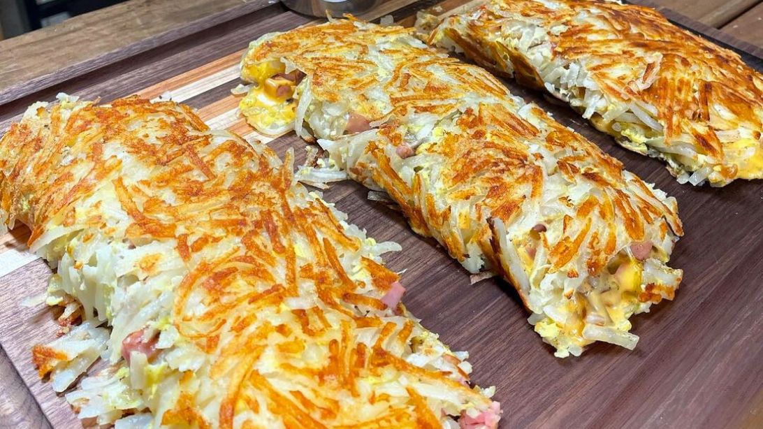 Waffle House Hash Brown Omelets | DIY Joy Projects and Crafts Ideas