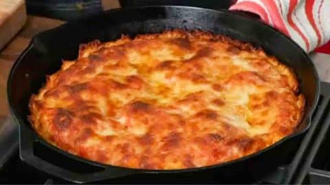 Cheesiest Cast-Iron Skillet Pizza Recipe | DIY Joy Projects and Crafts Ideas