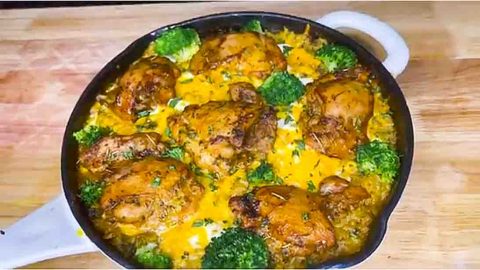 One-Pan Cheesy Chicken and Broccoli Rice | DIY Joy Projects and Crafts Ideas