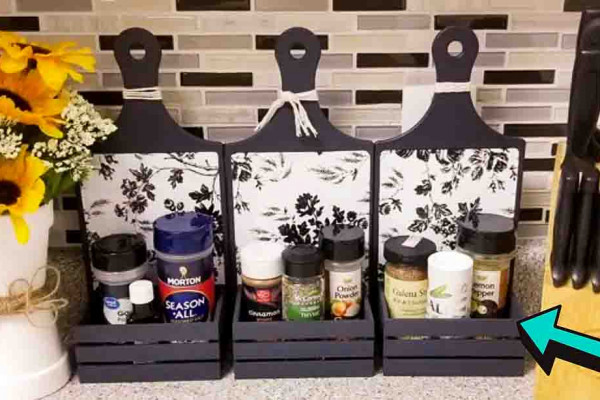 DIY Dollar Tree Spice Rack Tutorial