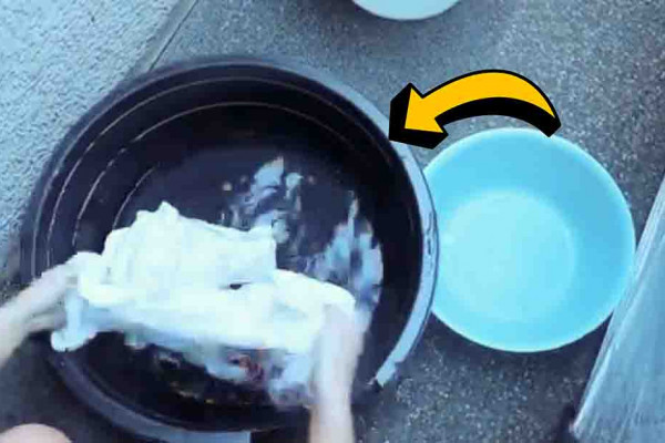 How to Hand Wash Clothes The Right Way