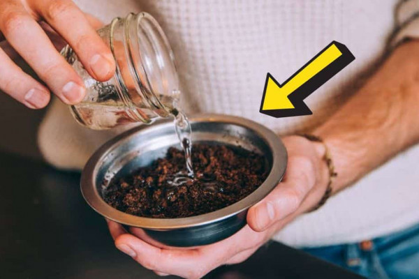 5 Ways to Re-Use Coffee Grounds