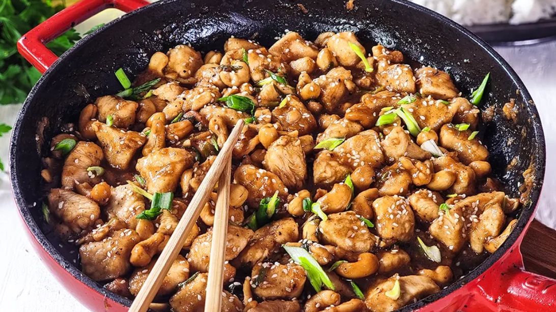 Easy 25-Minute Skillet Cashew Chicken Recipe