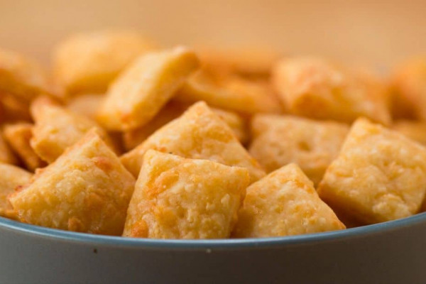 Easy Cheesy Crackers Recipe