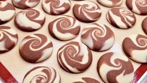 Easy Chocolate Vanilla Swirl Cookies Recipe | DIY Joy Projects and Crafts Ideas