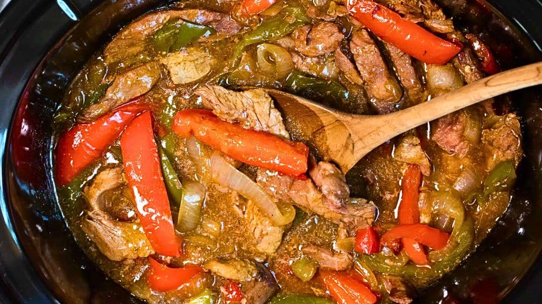 Easy Crockpot Pepper Steak Recipe | DIY Joy Projects and Crafts Ideas