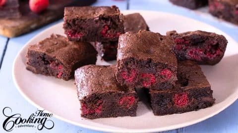 Easy Raspberry Chocolate Brownies Recipe | DIY Joy Projects and Crafts Ideas