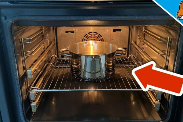 How to Clean Your Oven with Hot Water