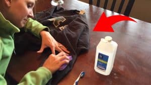 How to Remove Paint Stains From Clothes