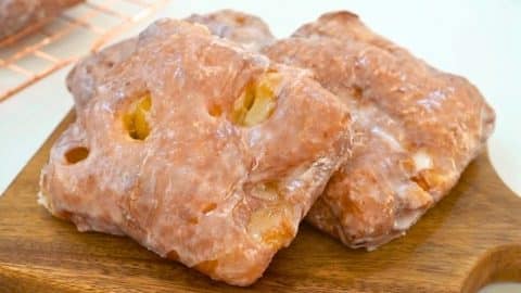 Super Crunchy Glazed Apple Fritters Recipe | DIY Joy Projects and Crafts Ideas