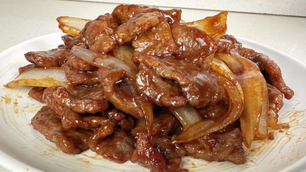 Tender and Juicy Beef and Onion Stir Fry (2)