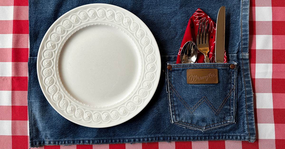 Denim Pocket Placemats Made From Old Jeans | DIY Joy Projects and Crafts Ideas